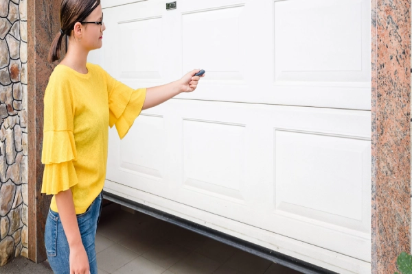 A garage door that won&rsquo;t close.